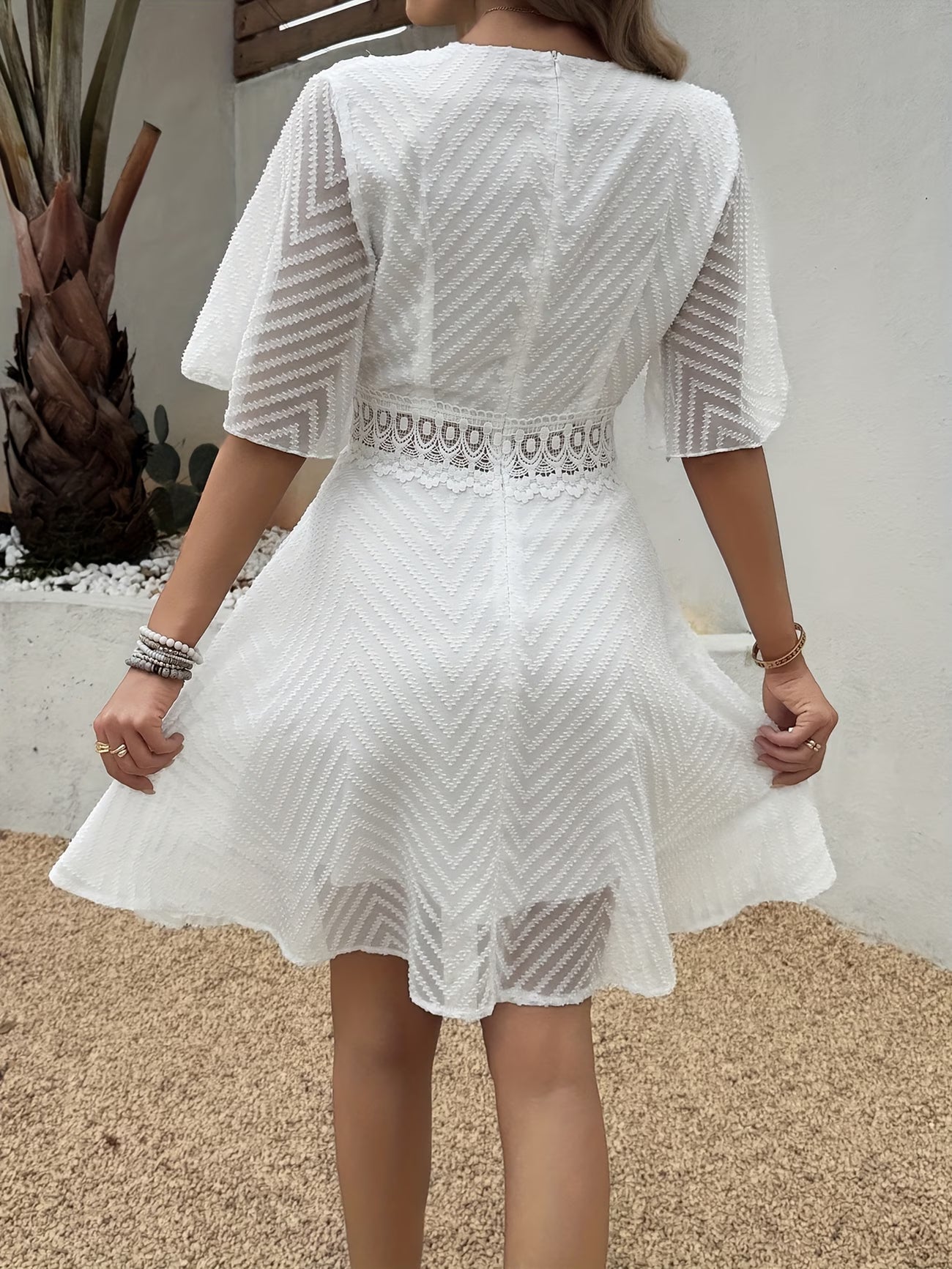 Loraveil — V-Ausschnitt Spitzen Patchwork Cutout Kleid