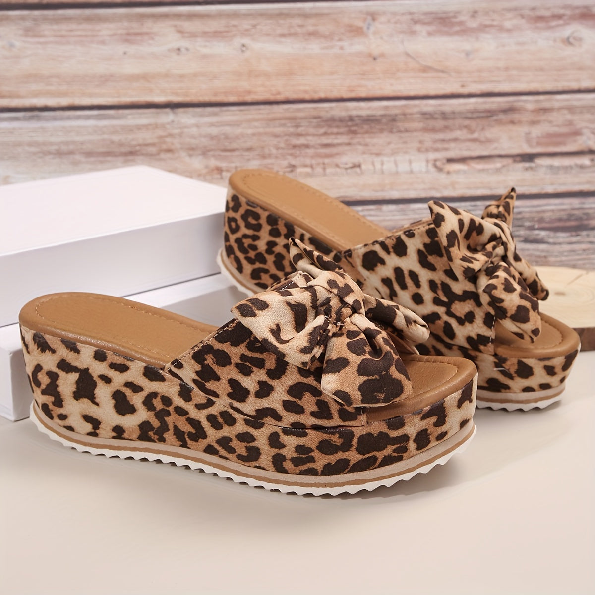 Solaine — Leoparden-Print Bogen Wedge Plattform Sandalen