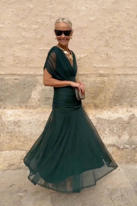 Elin — V-Ausschnitt Maxikleid mit tailliertem Schnitt