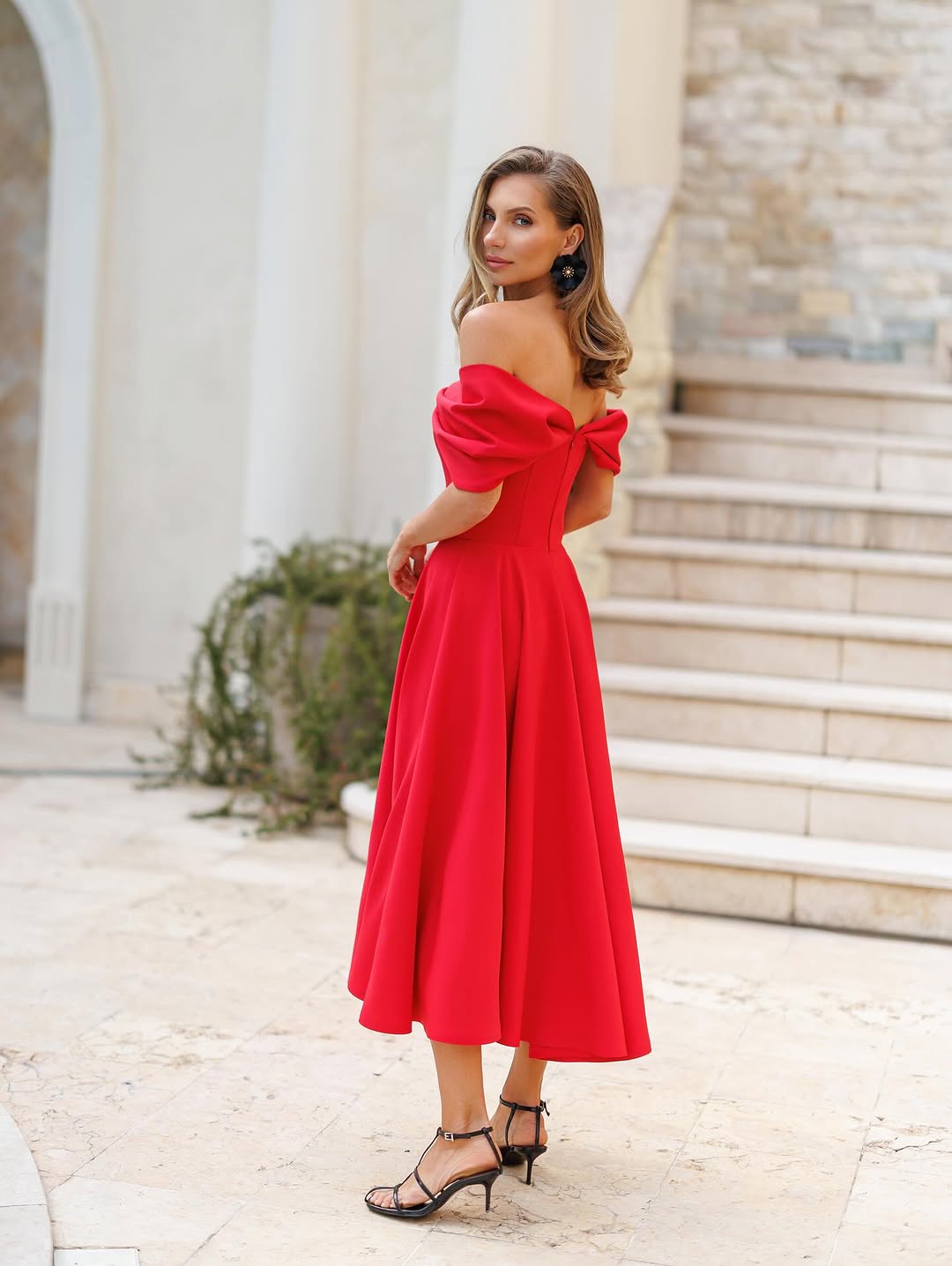 Deliha — Fließendes Off-Shoulder Kleid