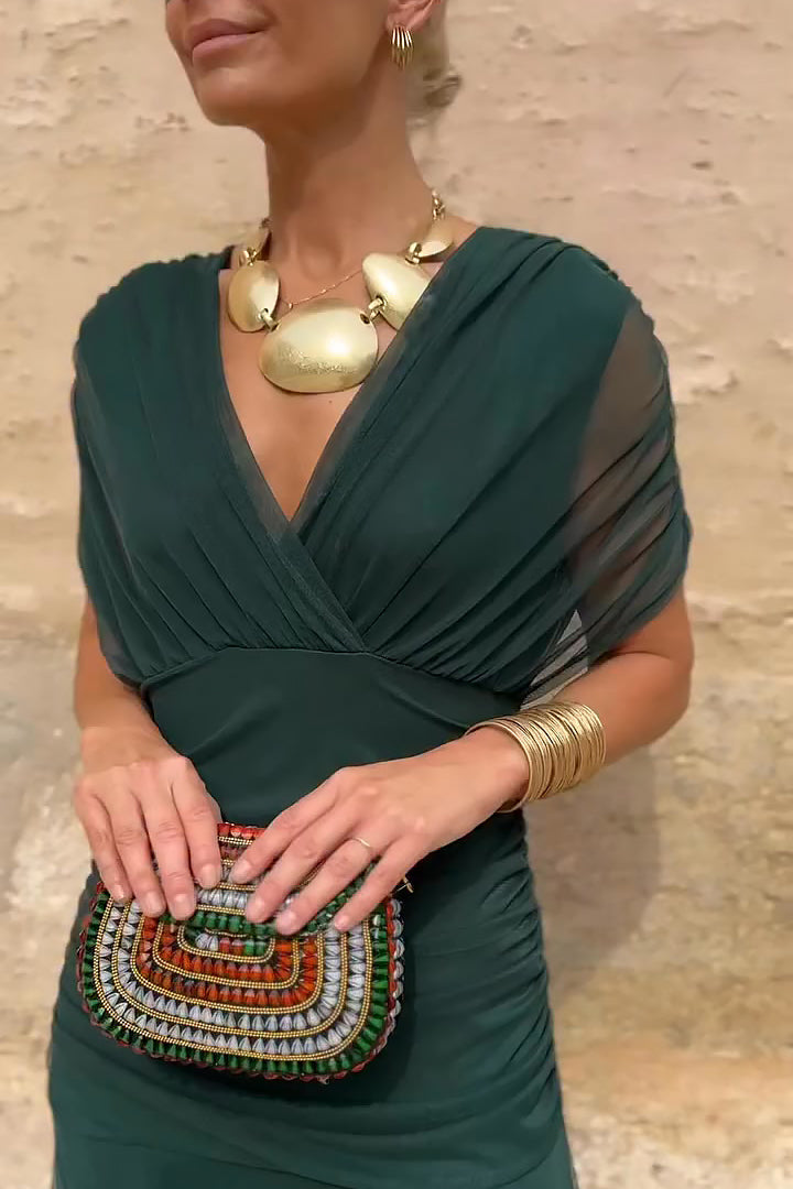 Elin — V-Ausschnitt Maxikleid mit tailliertem Schnitt