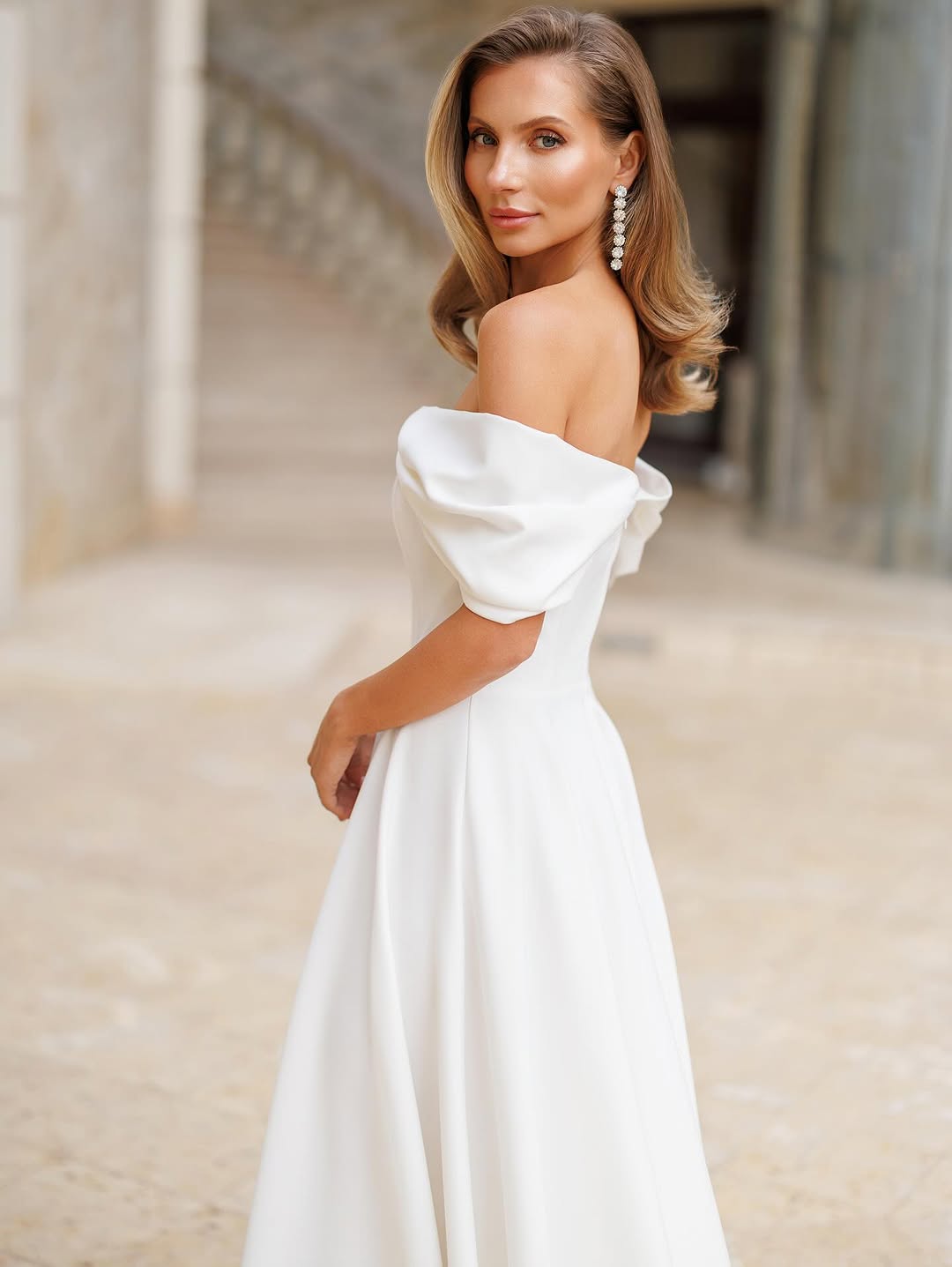 Deliha — Fließendes Off-Shoulder Kleid