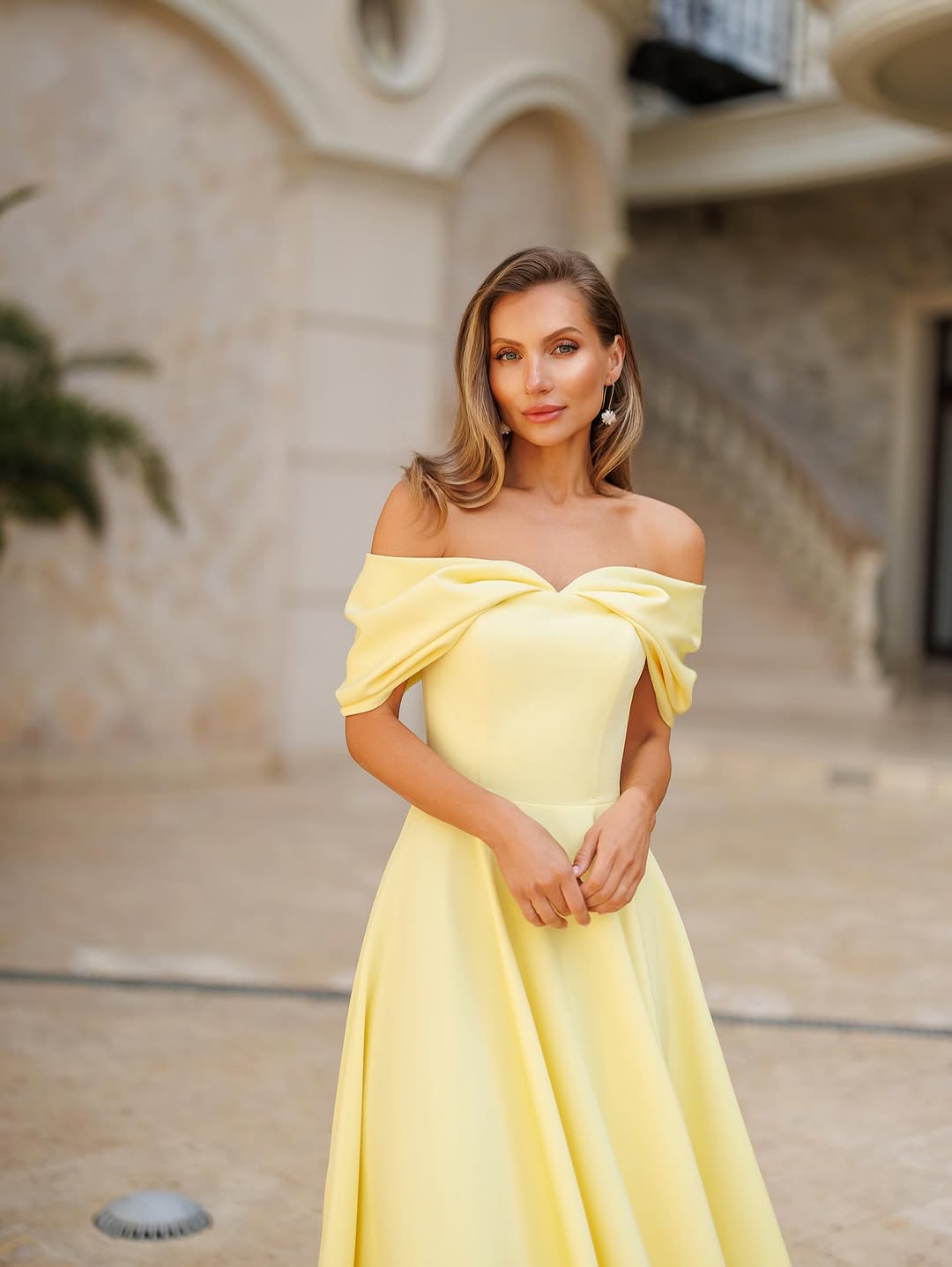 Deliha — Fließendes Off-Shoulder Kleid