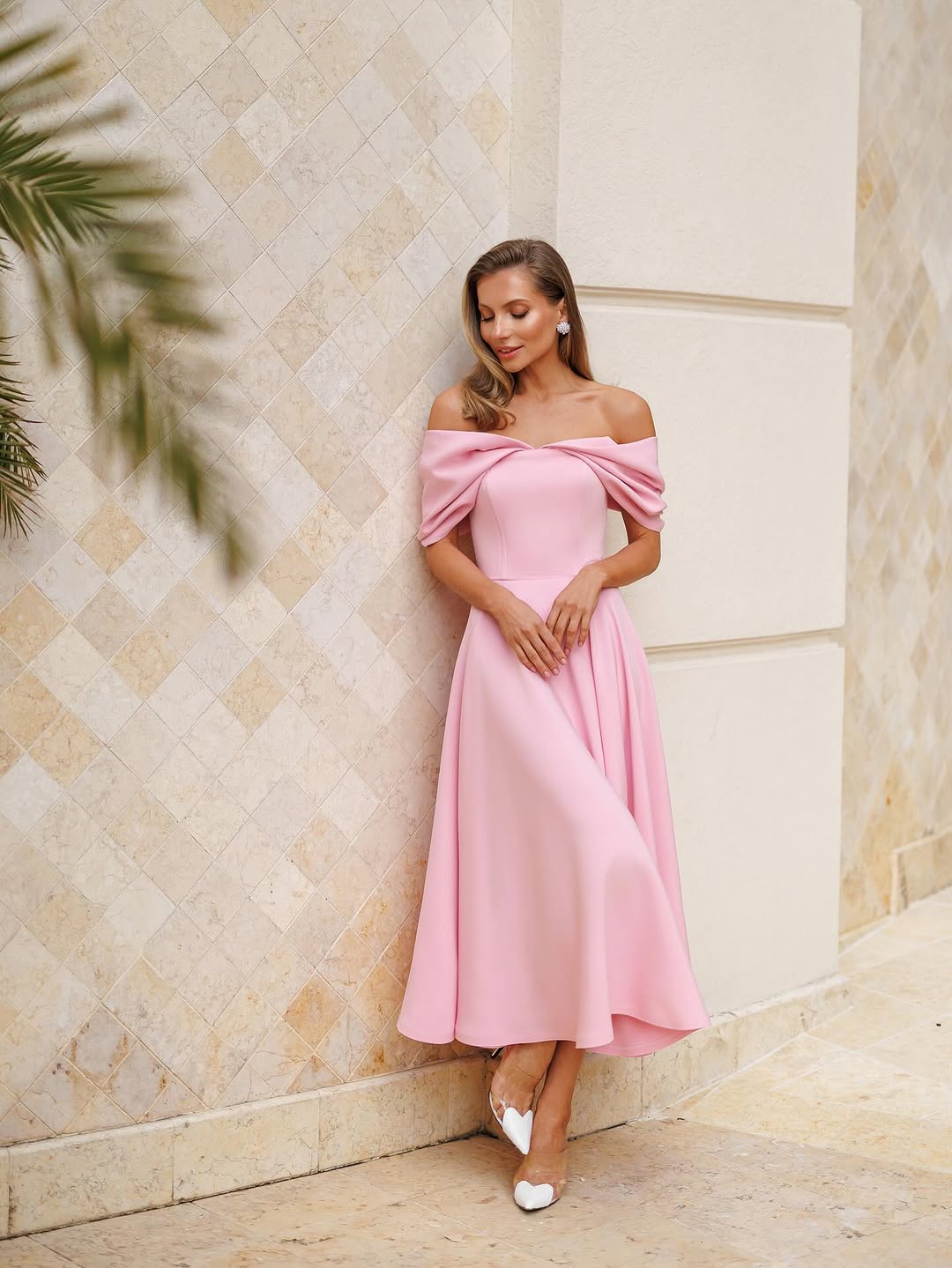 Deliha — Fließendes Off-Shoulder Kleid