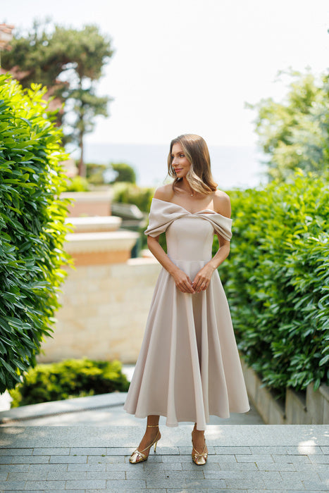 Deliha — Fließendes Off-Shoulder Kleid