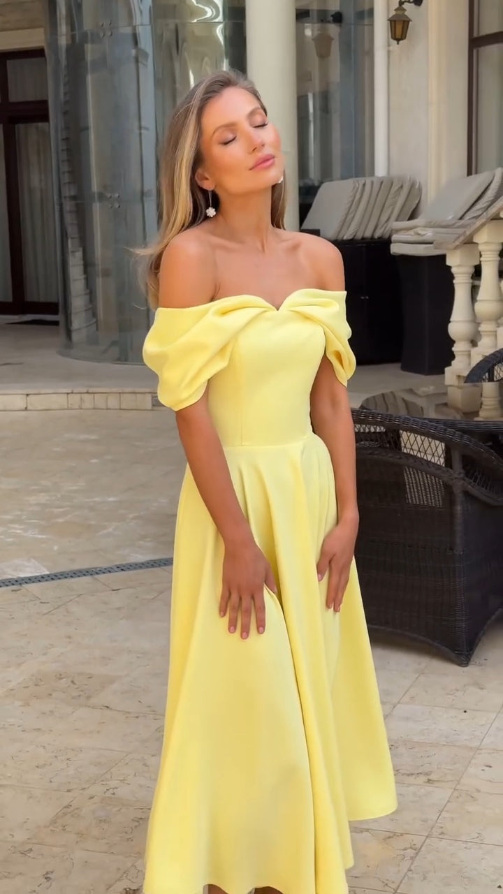 Deliha — Fließendes Off-Shoulder Kleid