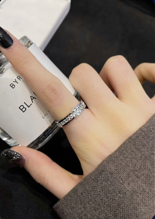 Verallo — Spinner Ring aus Titanstahl mit Zirkonia