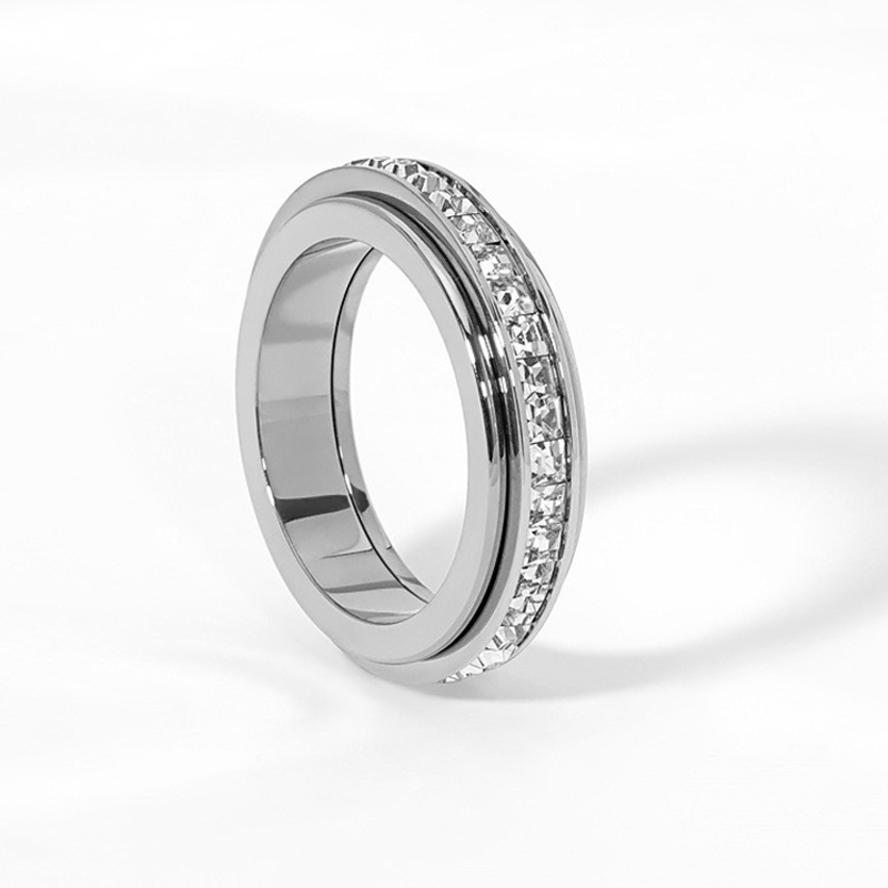 Verallo — Spinner Ring aus Titanstahl mit Zirkonia